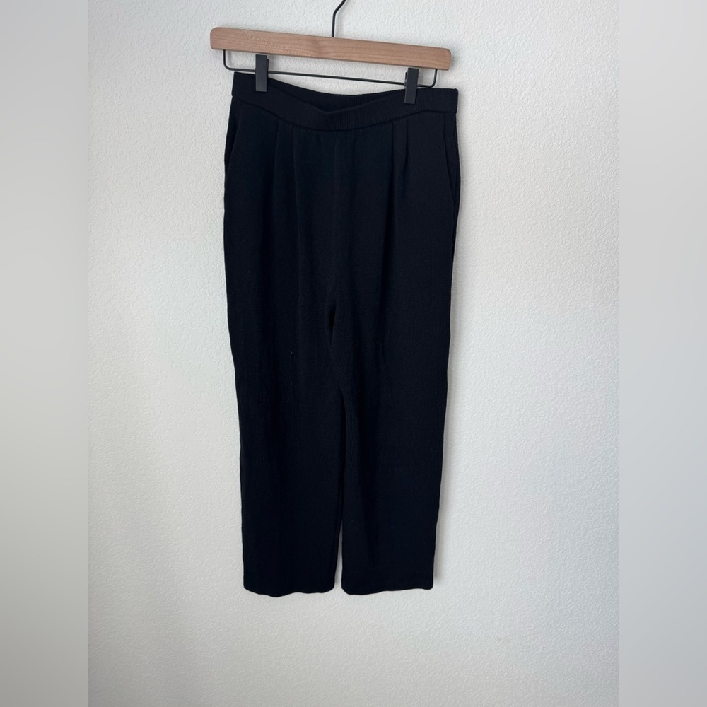 St. John Basics Santana Black Knit
Straight Leg Pants size 8